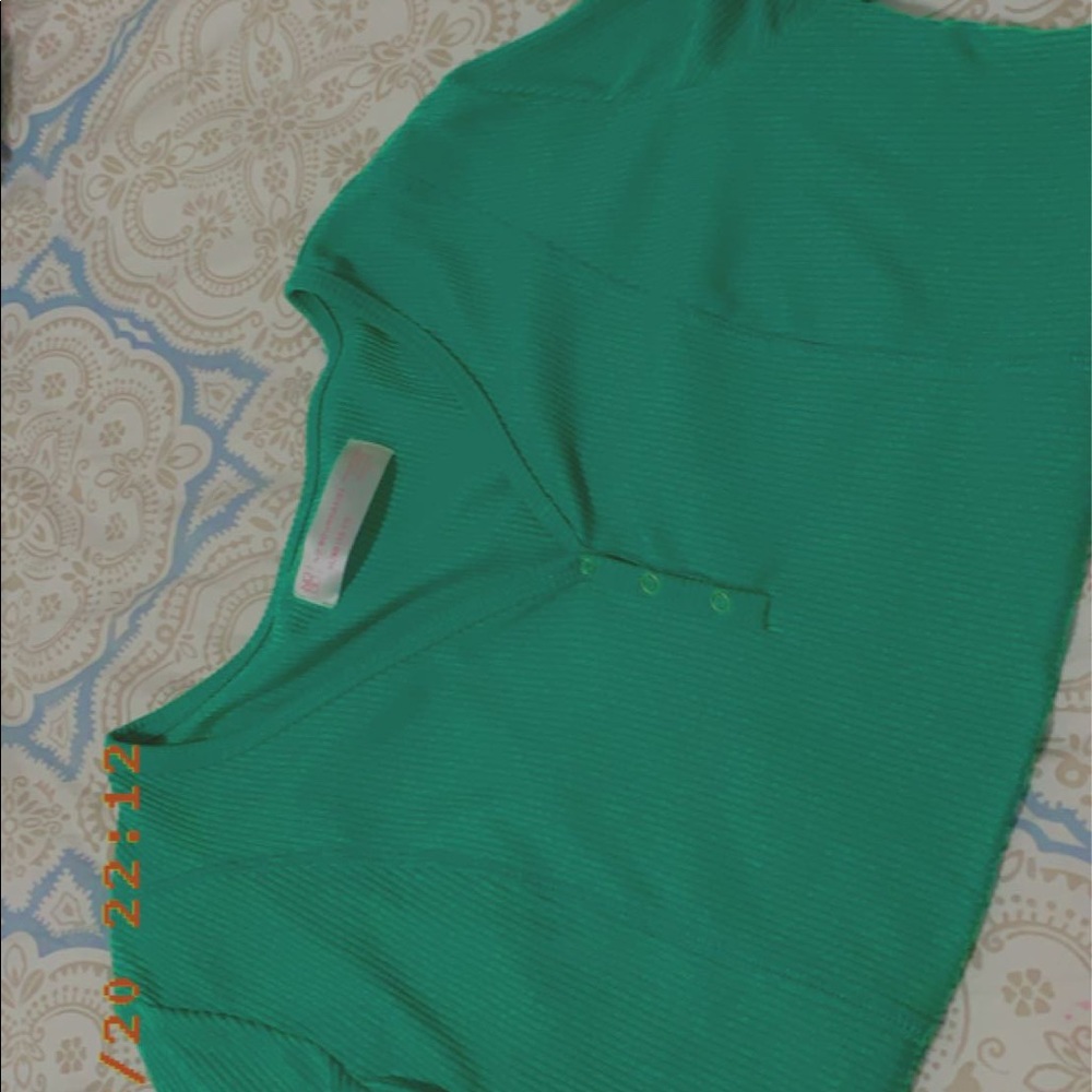 green crop top